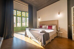 5 bedrooms, desk, iron/ironing board, free WiFi - Five bedroom deluxe apartment Paseo de Gracia - You Stylish (Barcelona)