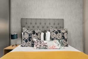 1 dormitorio, caja fuerte, tabla de planchar con plancha y wifi