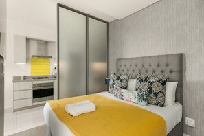 1 bedroom, in-room safe, iron/ironing board, WiFi - Modern Apartment For The Modern Traveller (Johannesburg)