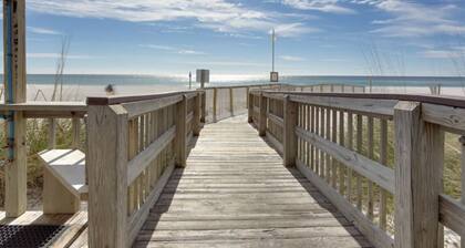 2BR Beachfront Condo w/ AMAZING Views! In the Heart of Gulf Shores.