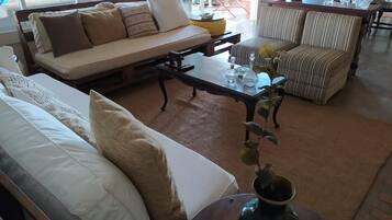 Smart TV, books, offices