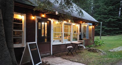 Bowerbird Beach Camp Cabin #2