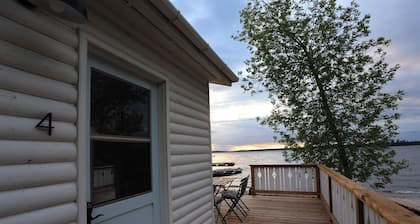Bowerbird Beach Camp Cabin #4