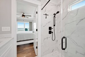 10 soverom, internettilgang og sengetøy