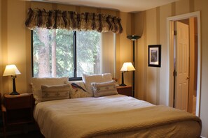 3 bedrooms, desk, iron/ironing board, free WiFi - Very Comfortable 3 bedroom townhome with Private Hot Tub! (Breckenridge)