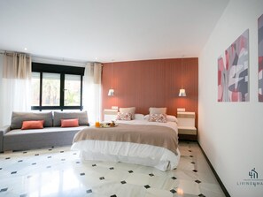 4 bedrooms, iron/ironing board, Internet, bed sheets