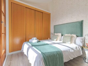 2 chambres, fer et planche à repasser, accès Internet, draps fournis