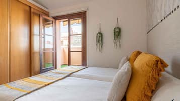 2 chambres, fer et planche à repasser, accès Internet, draps fournis