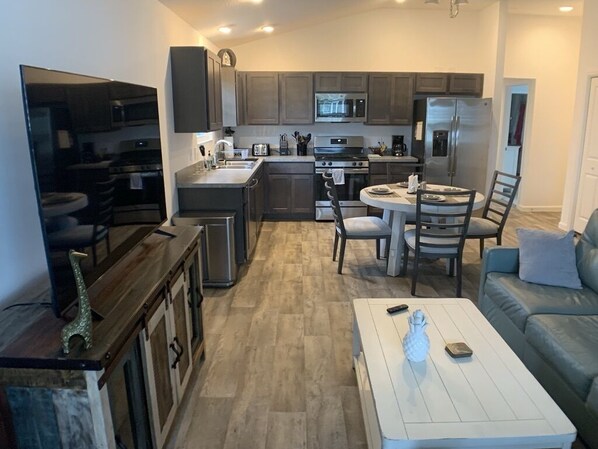 Fridge, microwave, oven, stovetop - Fully Furnished Brand New Villa in Village of St. Catherine's with Cart (The Villages)