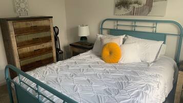 2 bedrooms, iron/ironing board, free WiFi, bed sheets