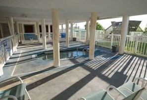 Tina de hidromasaje al aire libre