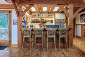 Bar (on property) - SHAD03 - Family Friendly Home, Great Deck, AC, Sauna, Bikes, Sunriver views (Sunriver)