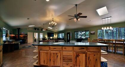 Pet Friendly *Fireplace *Grill *Family Friendly