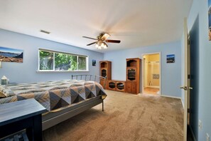 3 bedrooms, desk, iron/ironing board, free WiFi