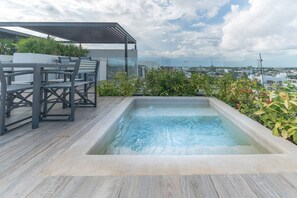 Outdoor dining - - (Playa del Carmen)
