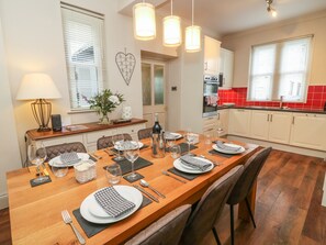 Casa rural | Cuina privada | Frigorífic, rentaplats, bullidora elèctrica i torradora 