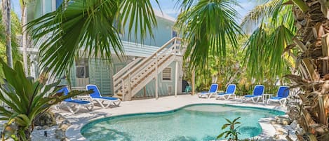Outdoor pool, a heated pool