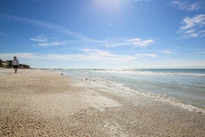 Beach nearby, sun-loungers, beach towels