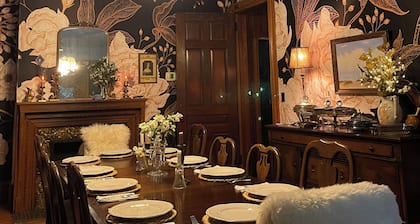 The Vintage Inn Boutique ~ Bed and Breakfast and Vintage Shop.