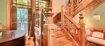 The Vintage Inn Boutique ~ Bed and Breakfast and Vintage Shop.