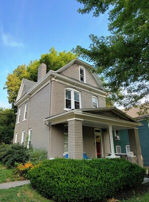 Exterior - Historic 155 y/o 3-bedroom KC house with hot tub. (Kansas City)