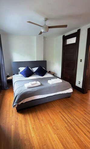 3 bedrooms, desk, iron/ironing board, travel crib - Historic 155 y/o 3-bedroom KC house with hot tub. (Kansas City)