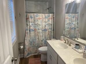 Combined shower/bathtub, hair dryer, towels, soap