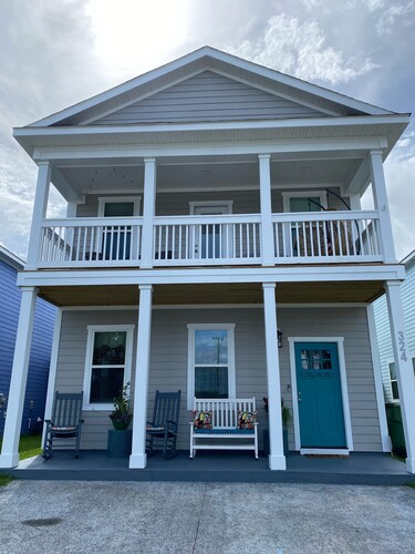 Downtown Coastal Craftsman Escape close to Riverwalk, Amphitheater, Beaches!!