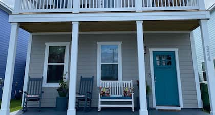 Downtown Coastal Craftsman Escape close to Riverwalk, Amphitheater, Beaches!!