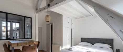 WiFi, bed sheets