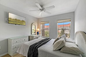 3 slaapkamers, een strijkplank/strijkijzer, reisbedje, wifi