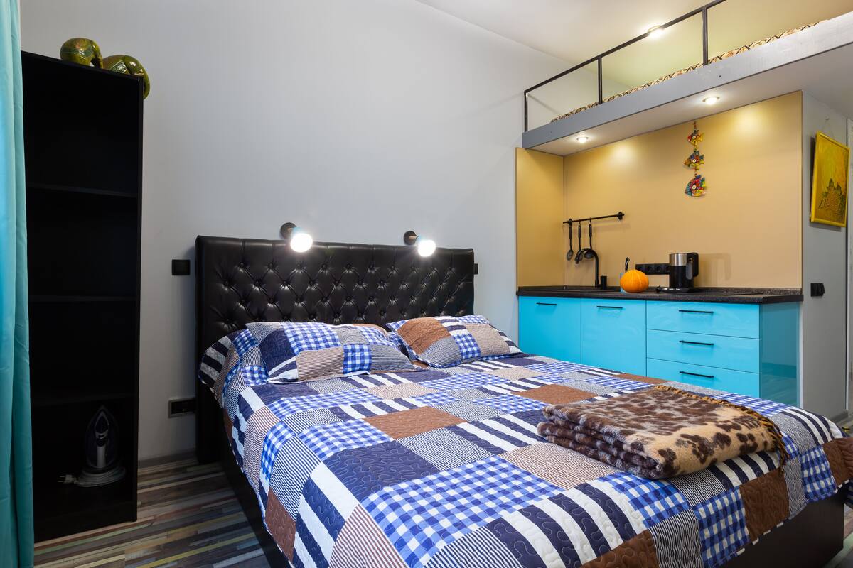 City Studio, 1 Bedroom, Non Smoking, Kitchenette | Iron/ironing board, free WiFi