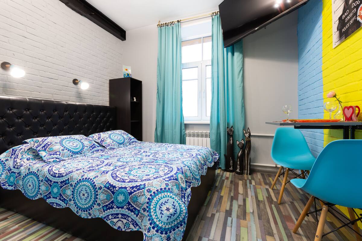 Deluxe Studio, 1 Bedroom, Non Smoking, Kitchenette | Iron/ironing board, free WiFi