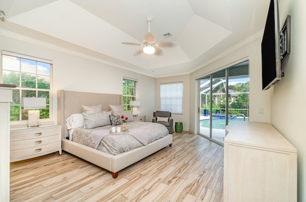 4 bedrooms, desk, iron/ironing board, travel crib