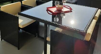 Appartement calme de 51m2 avec Balcon pour vos repas d'été (4 personnes).
