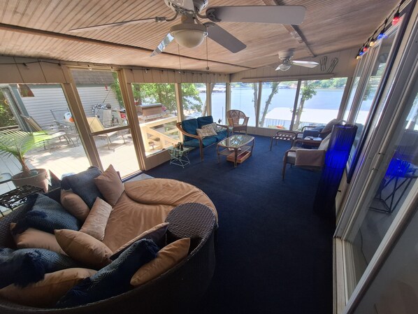 TV - Lake front living at its best!!! (Camdenton)