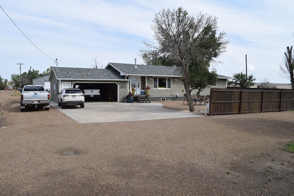 Exterior - 7 minutes to dredge cuts. 15 minutes to fort peck marina. Hunters paradise. (Nashua)