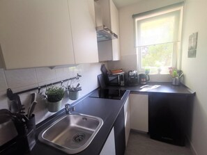 ثلاجة، ميكروويف، فرن، غسالة أطباق