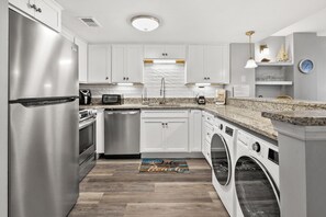 冰箱、微波炉、烤箱、炉灶