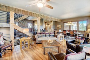 TV connectée, cheminée, Hulu, enceintes connectées