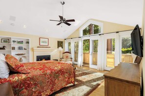 5 Schlafzimmer, Schreibtisch, Bügeleisen/Bügelbrett, Reisekinderbett