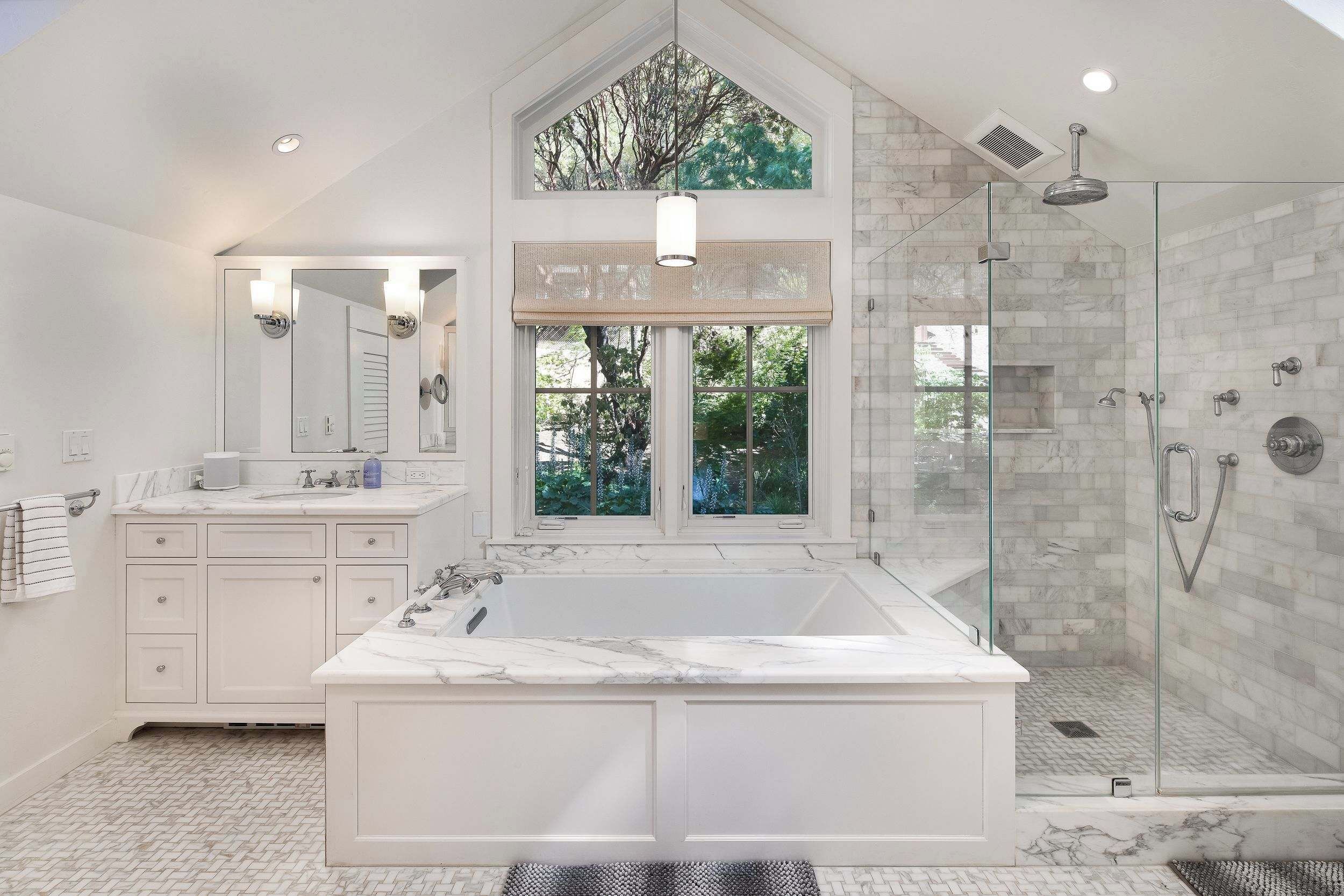 Bathtub, hair dryer, towels