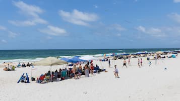 Beach nearby, sun loungers, beach towels