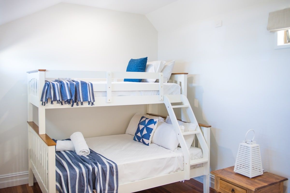 5 bedrooms, iron/ironing board