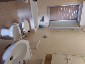 Combinazione doccia/vasca, asciugacapelli, bidet, asciugamani
