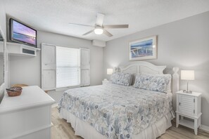 3 bedrooms, desk, iron/ironing board, free WiFi