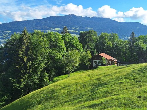 Vacation home with conservatory, fireplace and garden barbecue in a secluded location in the mountains