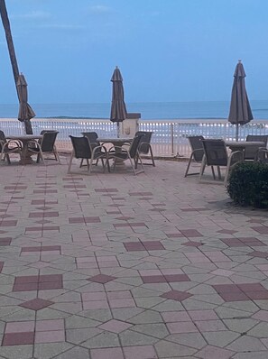 Outdoor dining - Daytona Beach Oceanfront 1st floor  (Daytona Beach)