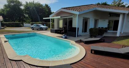 Beautiful villa with swimming pool located in a quiet area near the lake and sea