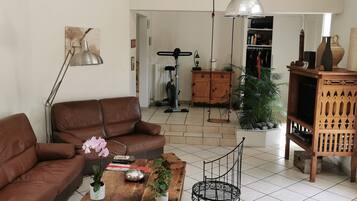 Télévision, table de tennis de table